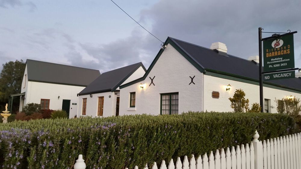 Hotel Richmond Barracks Extérieur photo
